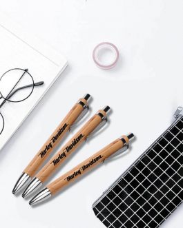 Stylos publicitaires en bambou avec personnalisation identique